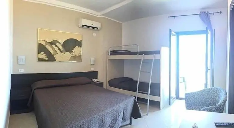 Dört Kişilik Oda, Teras, Deniz Manzaralı