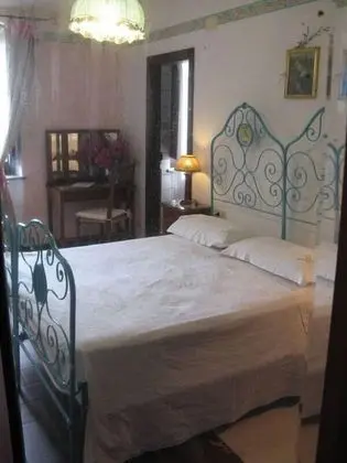 Tek Büyük Yataklı Oda (Rosa)