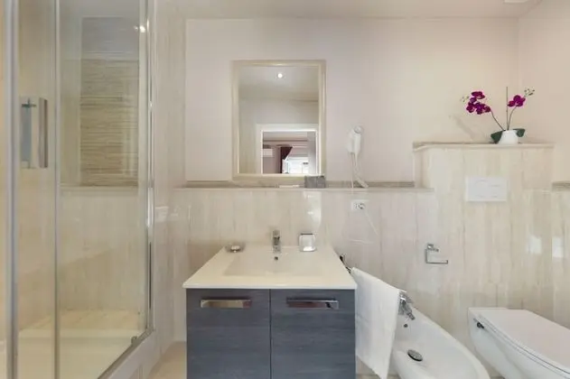 Standard Tek Büyük veya İki Ayrı Yataklı Oda (external private bathroom)