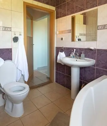 Tek Büyük veya İki Ayrı Yataklı Oda (with bathroom)