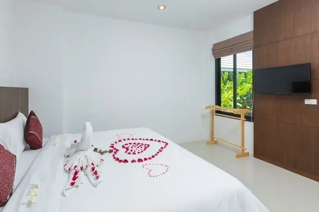 Villa with Garden View
