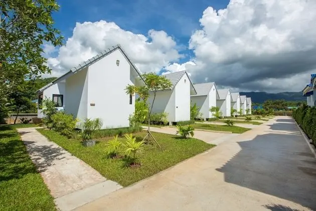 Villa with Garden View