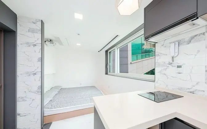 301 - 403 (1 Family sized bed for 3-4 people)