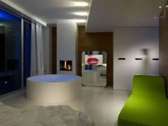 Luxury Oda (Lovers - Spa not included)