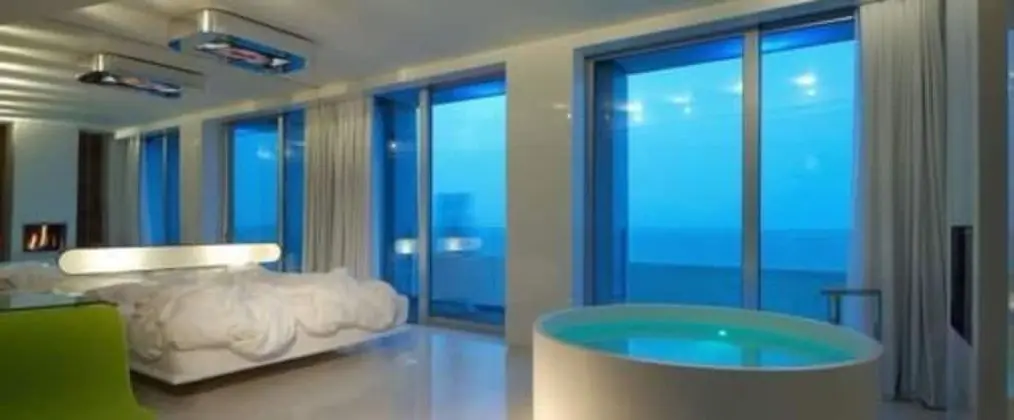 Luxury Oda (Lovers - Spa not included)