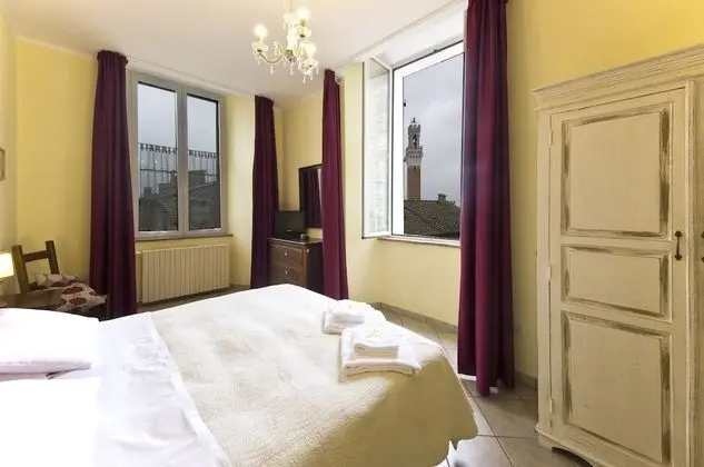 Tek Büyük veya İki Ayrı Yataklı Oda, Ortak Banyo