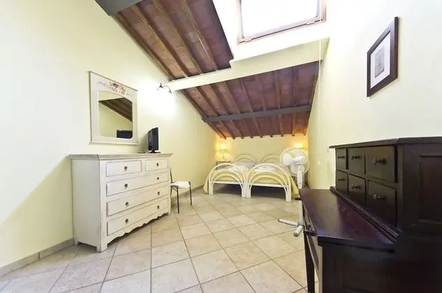 Tek Büyük veya İki Ayrı Yataklı Oda, Ortak Banyo