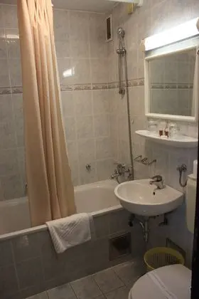 1 Çift Kişilik Veya 2 Tek Kişilik Yatak Standard