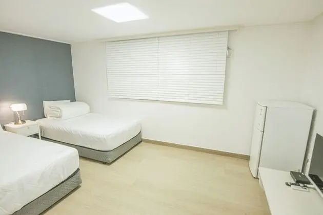 Deluxe Triple (Hotel Room)