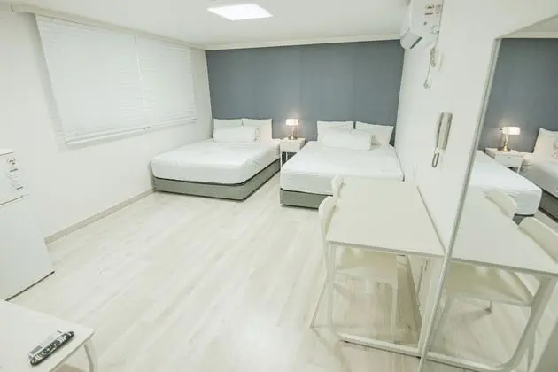 Deluxe Twin (Hotel Room)