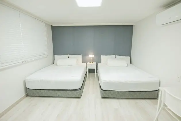 Deluxe Twin (Hotel Room)