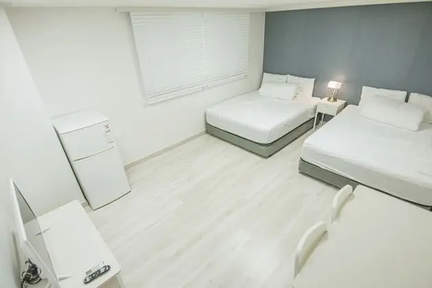 Deluxe Twin (Hotel Room)