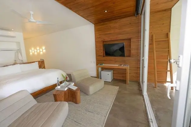 Luxury Suite, 1 King Bed, Sea View