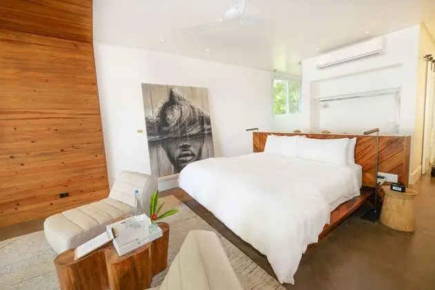 Luxury Suite, 1 King Bed, Sea View