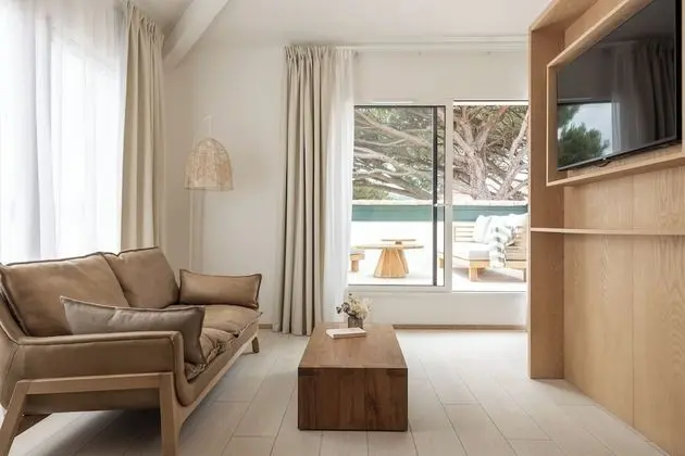 Süit, Teras, Havuz Manzaralı