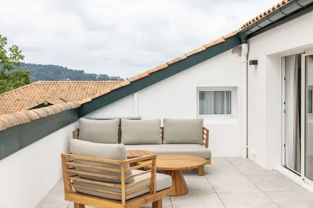 Süit, Teras, Havuz Manzaralı