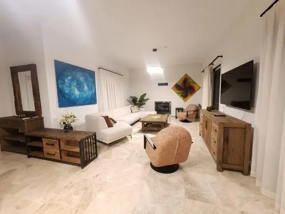 Villa, Havuz Manzaralı, Giriş Katı