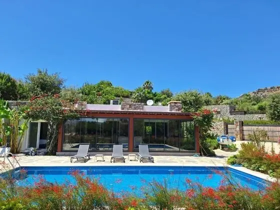 Villa, Havuz Manzaralı, Giriş Katı