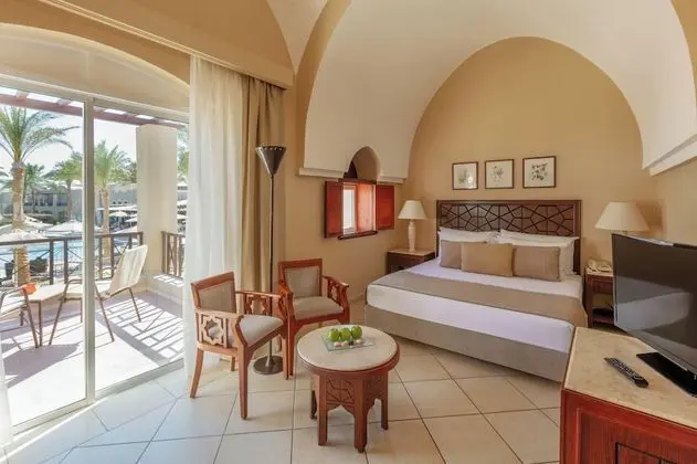 Superior Queen or Twin Room, Pool view