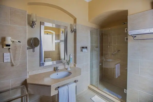 Superior Tek Büyük Yataklı Oda, Kısmi Deniz Manzaralı (Queen or Twin Bed)
