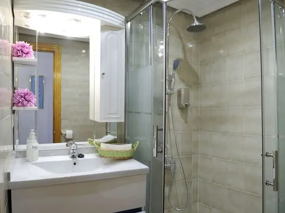 Tek Büyük Yataklı Oda, Banyolu/Duşlu