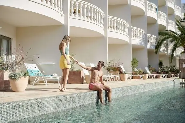 Premium Tek Büyük Yataklı Oda (Sharing Pool)