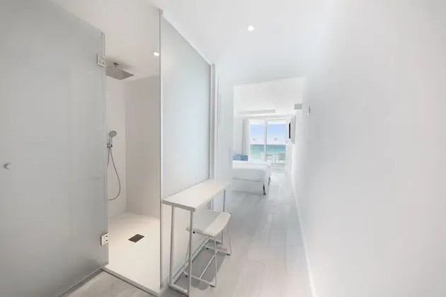 Tek Büyük Yataklı Oda, Balkon, Kısmi Deniz Manzaralı