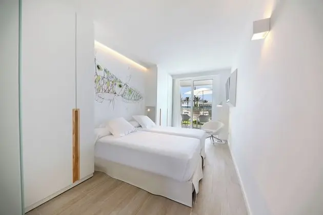 Tek Büyük Yataklı Oda, Havuz Manzaralı