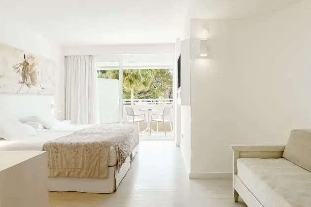 Tek Büyük Yataklı Oda, Balkon, Bahçe Manzaralı