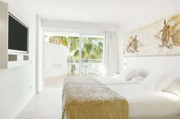 Tek Büyük Yataklı Oda, Balkon, Bahçe Manzaralı