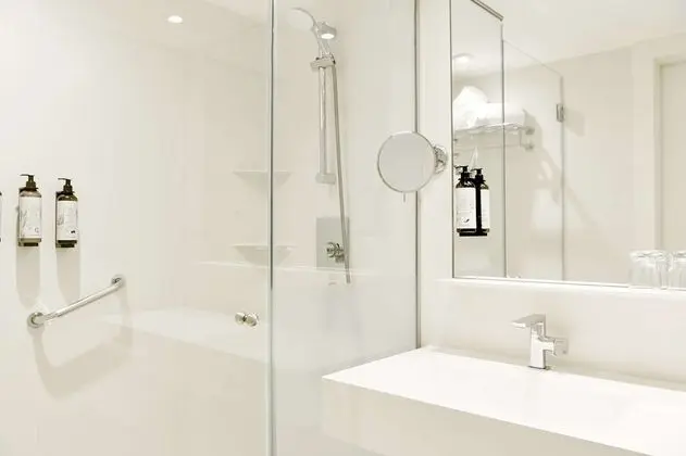 Tek Büyük Yataklı Oda, Balkon, Bahçe Manzaralı