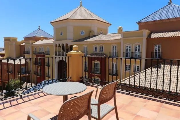 Büyük Yataklı Tek Kişilik Oda