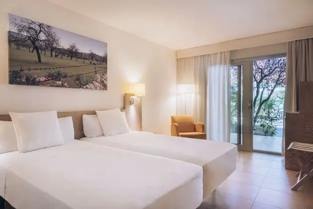 Tek Büyük Yataklı Oda, Balkon, Bahçe Manzaralı