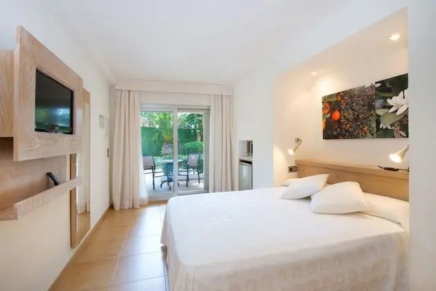 Tek Büyük Yataklı Oda, Balkon, Bahçe Manzaralı