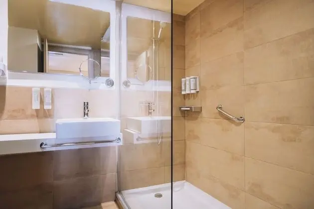Tek Büyük Yataklı Oda, Balkon, Bahçe Manzaralı