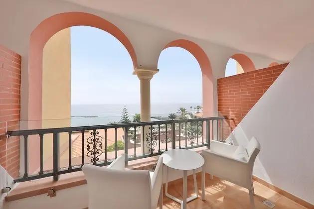 Tek Büyük veya İki Ayrı Yataklı Oda, Deniz Manzaralı