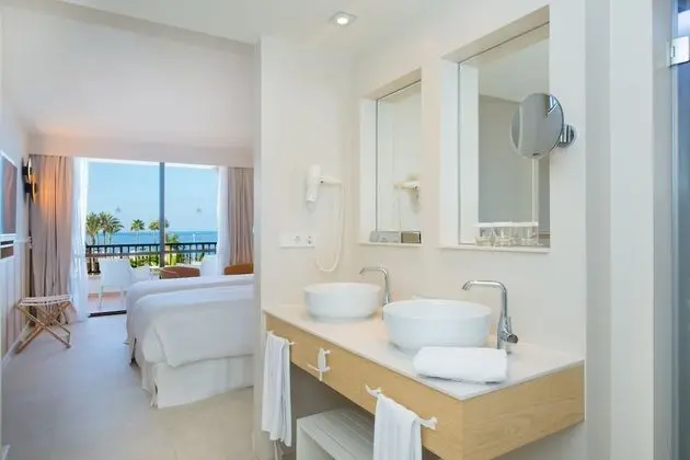 Tek Büyük veya İki Ayrı Yataklı Oda, Deniz Manzaralı