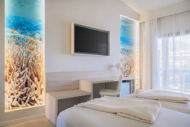 Tek Büyük Yataklı Oda, Kısmi Deniz Manzaralı