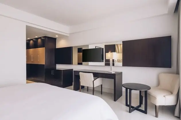 Tek Büyük Yataklı Oda (Side Sea View)