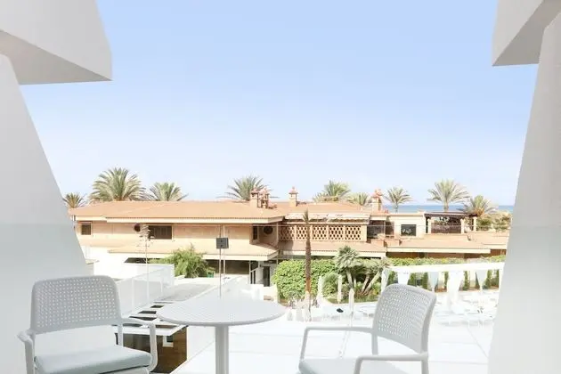 Family Oda, Balkon (2 adults + 2 children)