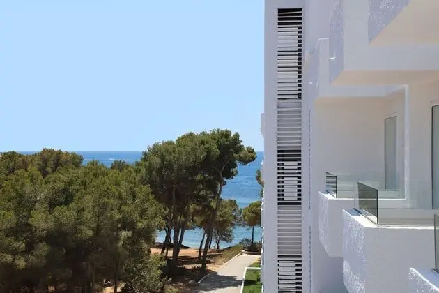 Tek Büyük Yataklı Oda, Balkon, Kısmi Deniz Manzaralı