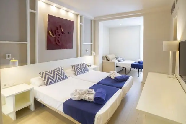 Deluxe Üç Kişilik Oda