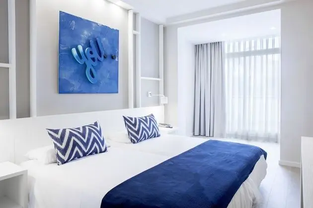 Tek Büyük Yataklı Oda, Havuz Manzaralı (Avantgarde)