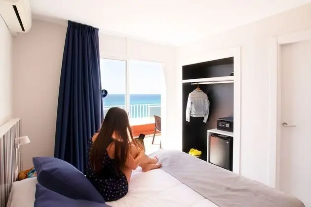 Standard Üç Kişilik Oda, Deniz Manzaralı