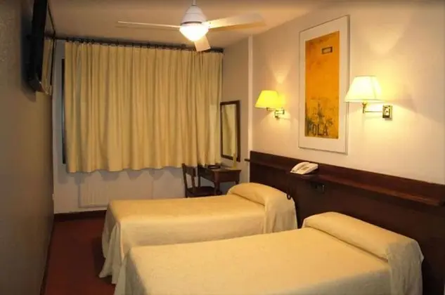 Tek Büyük Yataklı Oda, Balkon, Şehir Manzaralı