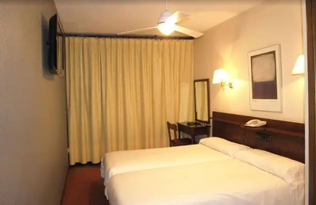 Tek Büyük Yataklı Oda, Balkon, Şehir Manzaralı