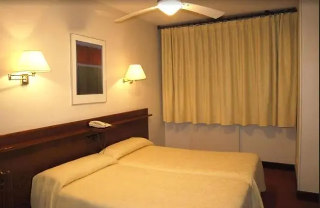 Tek Büyük Yataklı Oda, Balkon, Şehir Manzaralı