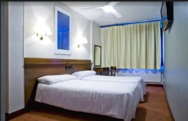 Tek Büyük Yataklı Oda, Balkon, Şehir Manzaralı