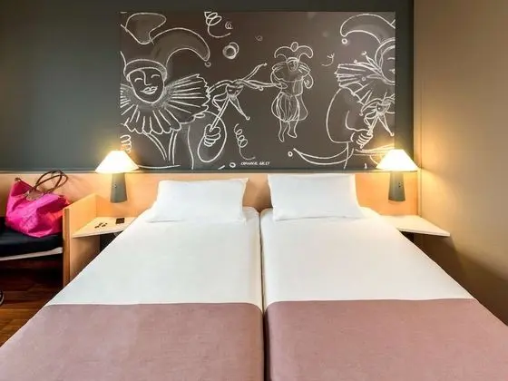 Oda, 2 Tek Kişilik Yatak