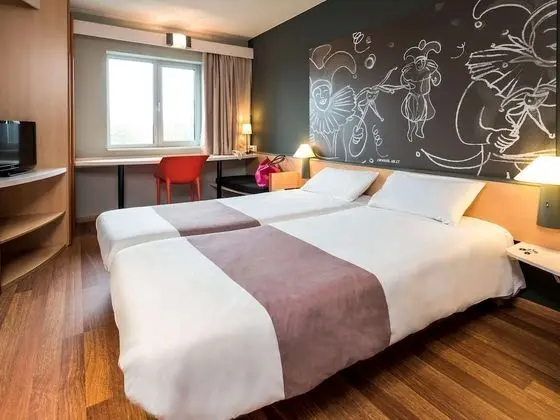 Tek Büyük Yataklı Oda, 1 Çift Kişilik Yatak